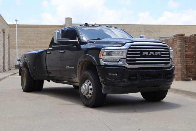Used 2022 RAM 3500 Limited AWD/4WD image 2