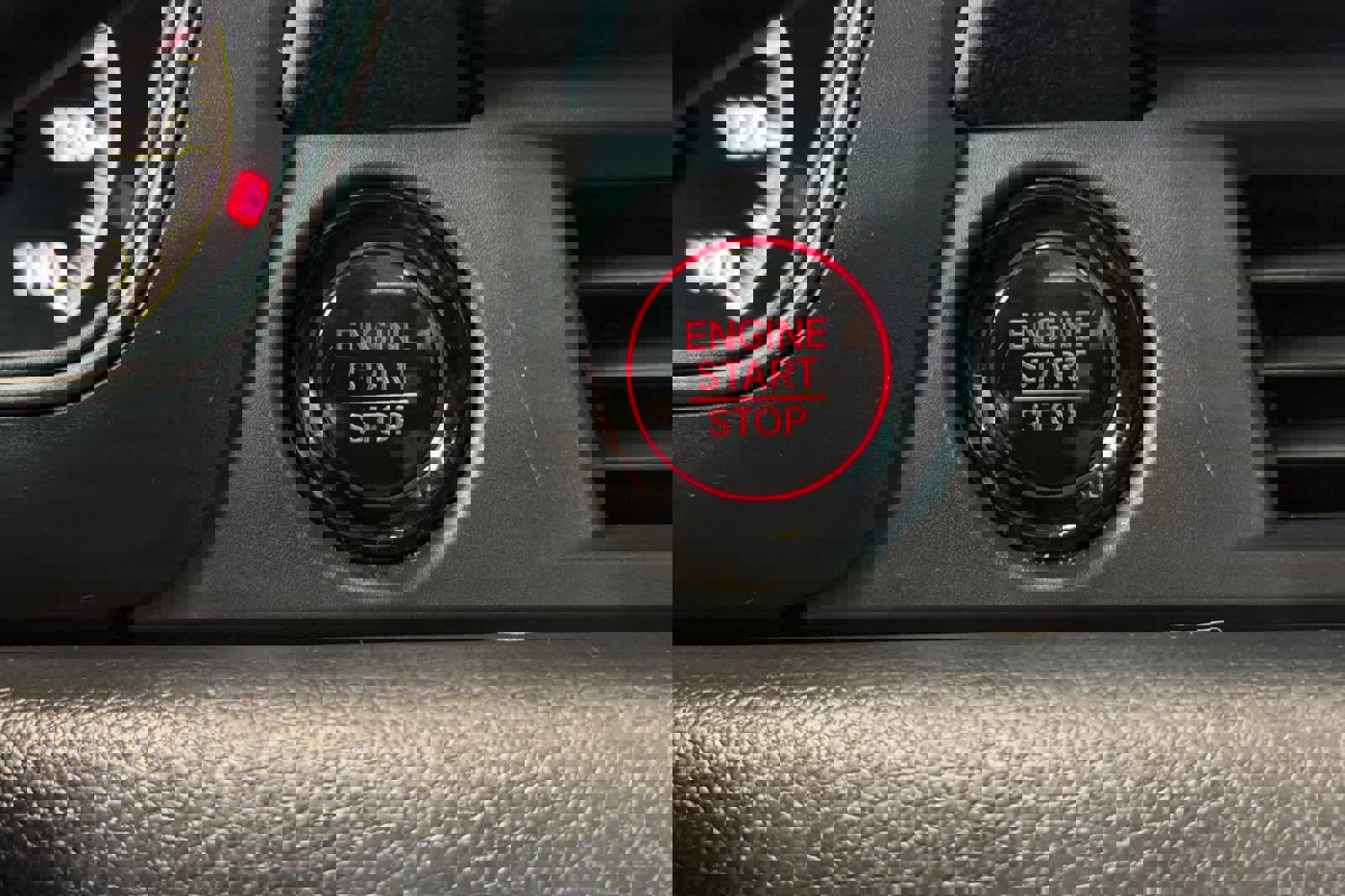 Used 2025 Honda Pilot TrailSport image 25