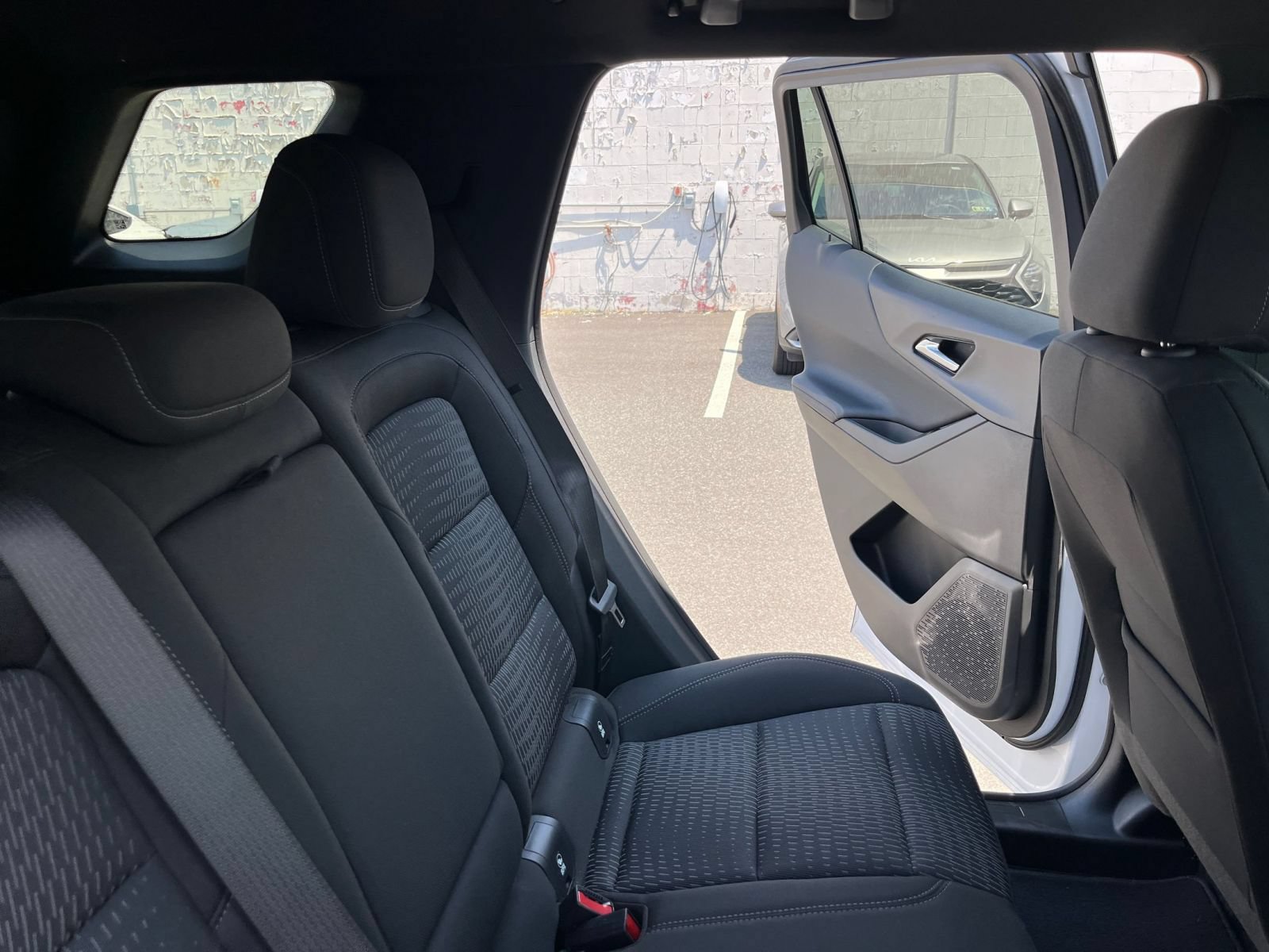 Used 2025 Chevrolet Equinox LT FWD image 37