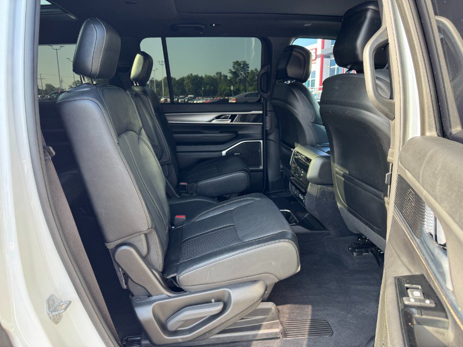 Used 2023 Jeep Wagoneer Series II AWD/4WD image 19