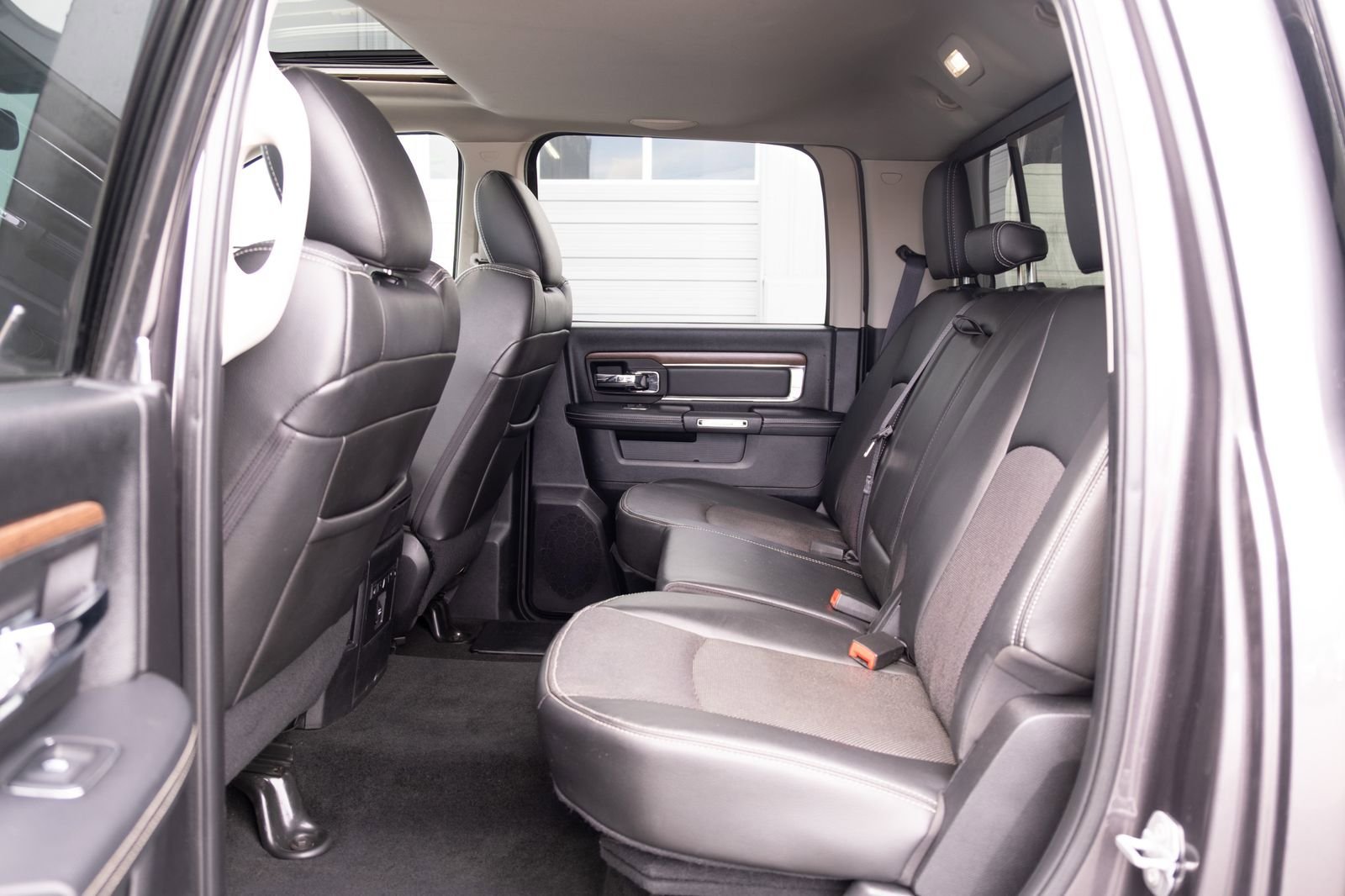 Used 2015 RAM 1500 Laramie w/ Convenience Group AWD/4WD image 17