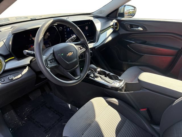 Used 2025 Chevrolet Trax LT FWD image 12