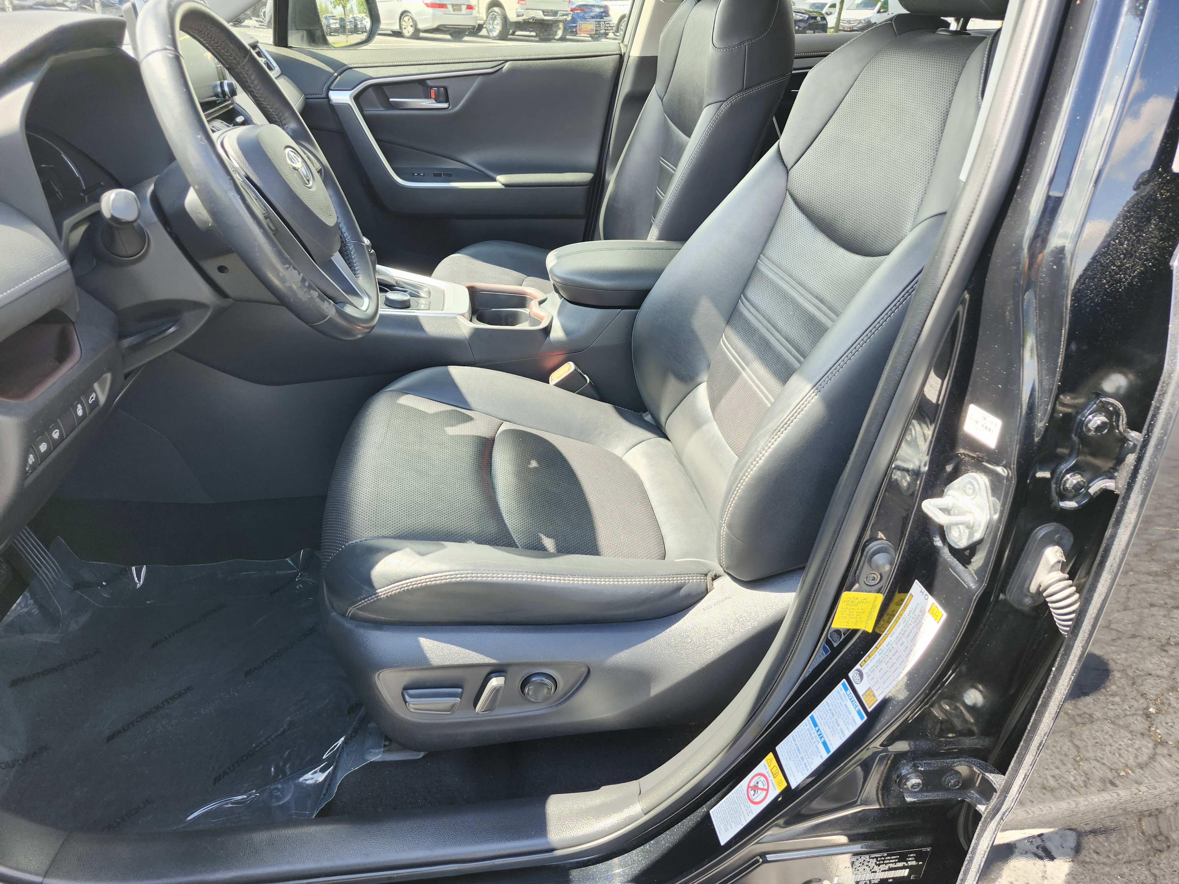 Used 2019 Toyota RAV4 Limited w/ Cold Weather Package AWD/4WD image 29