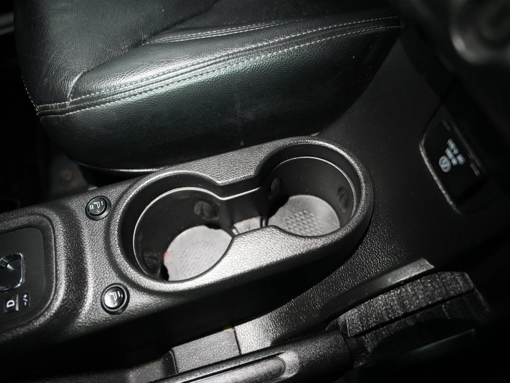 Used 2015 Jeep Wrangler Unlimited Sahara w/ Connectivity Group image 30