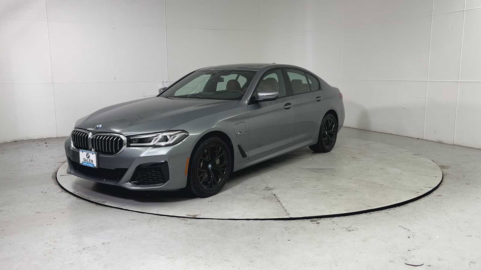 Used 2023 BMW 530e w/ M Sport Package image 6