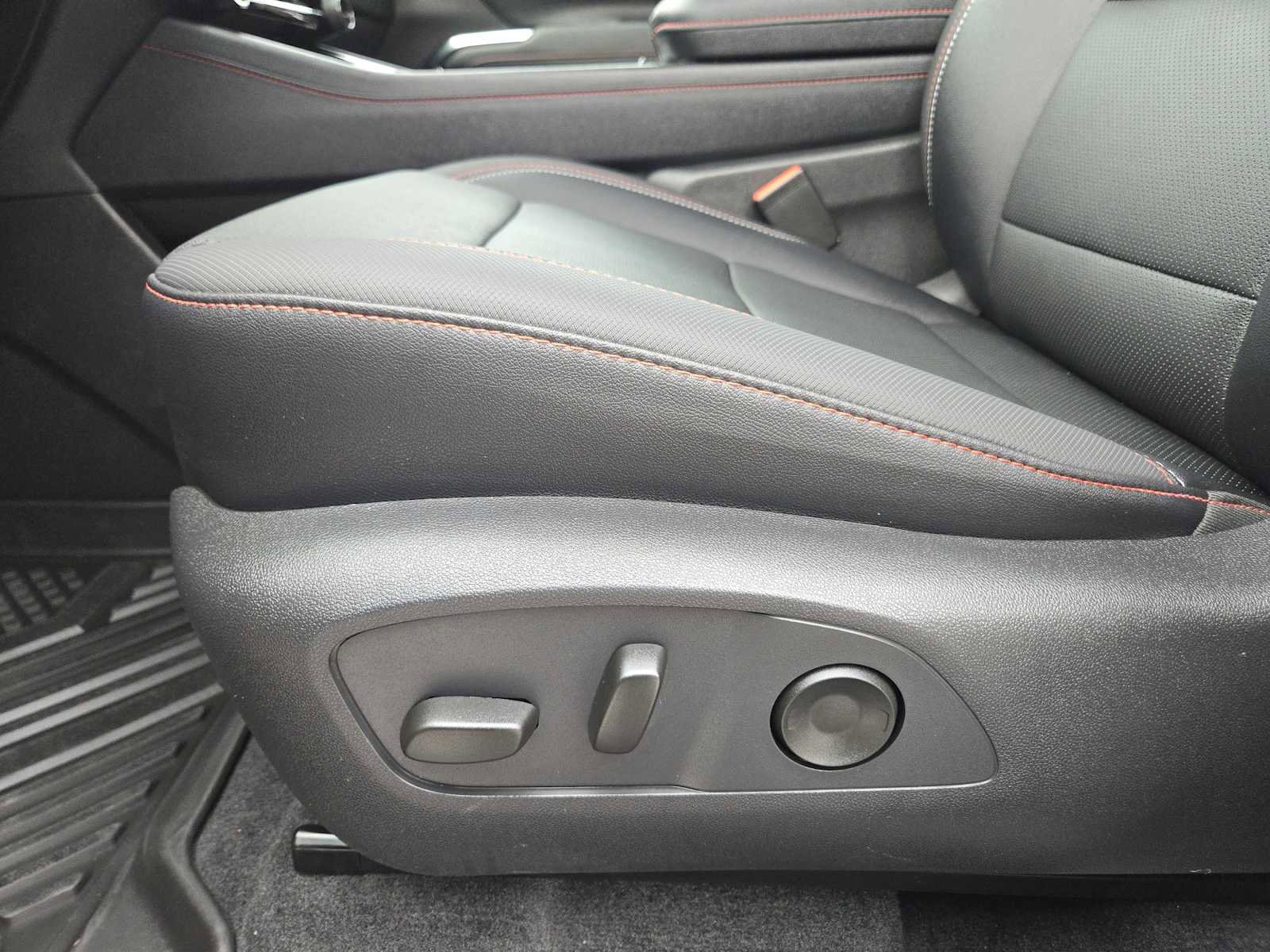 Certified 2025 Chevrolet Traverse Z71 w/ Driver Confidence Package image 22