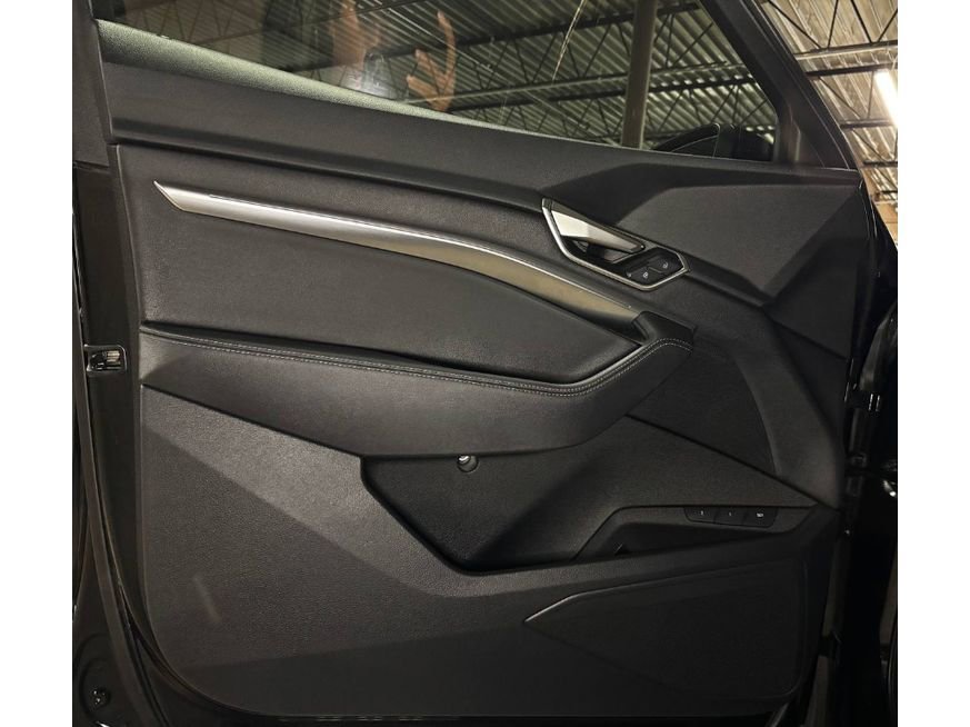 Used 2024 Audi Q8 e-tron Premium image 19