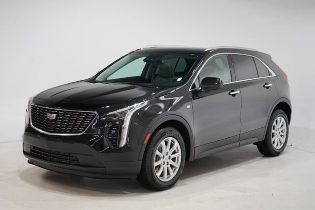 Used 2023 Cadillac XT4 Luxury w/ Cold Weather Package image 3