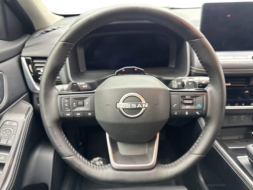 Used 2025 Nissan Rogue Platinum w/ Tech Package image 43