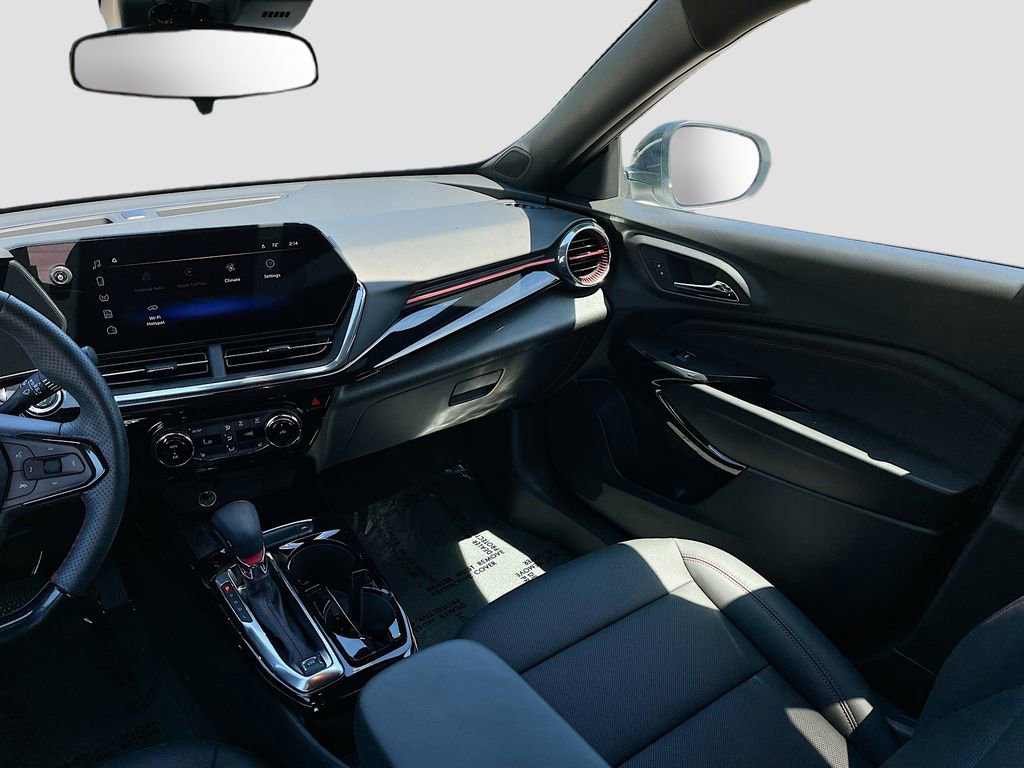 Used 2025 Chevrolet Trax RS w/ Sunroof Package image 23