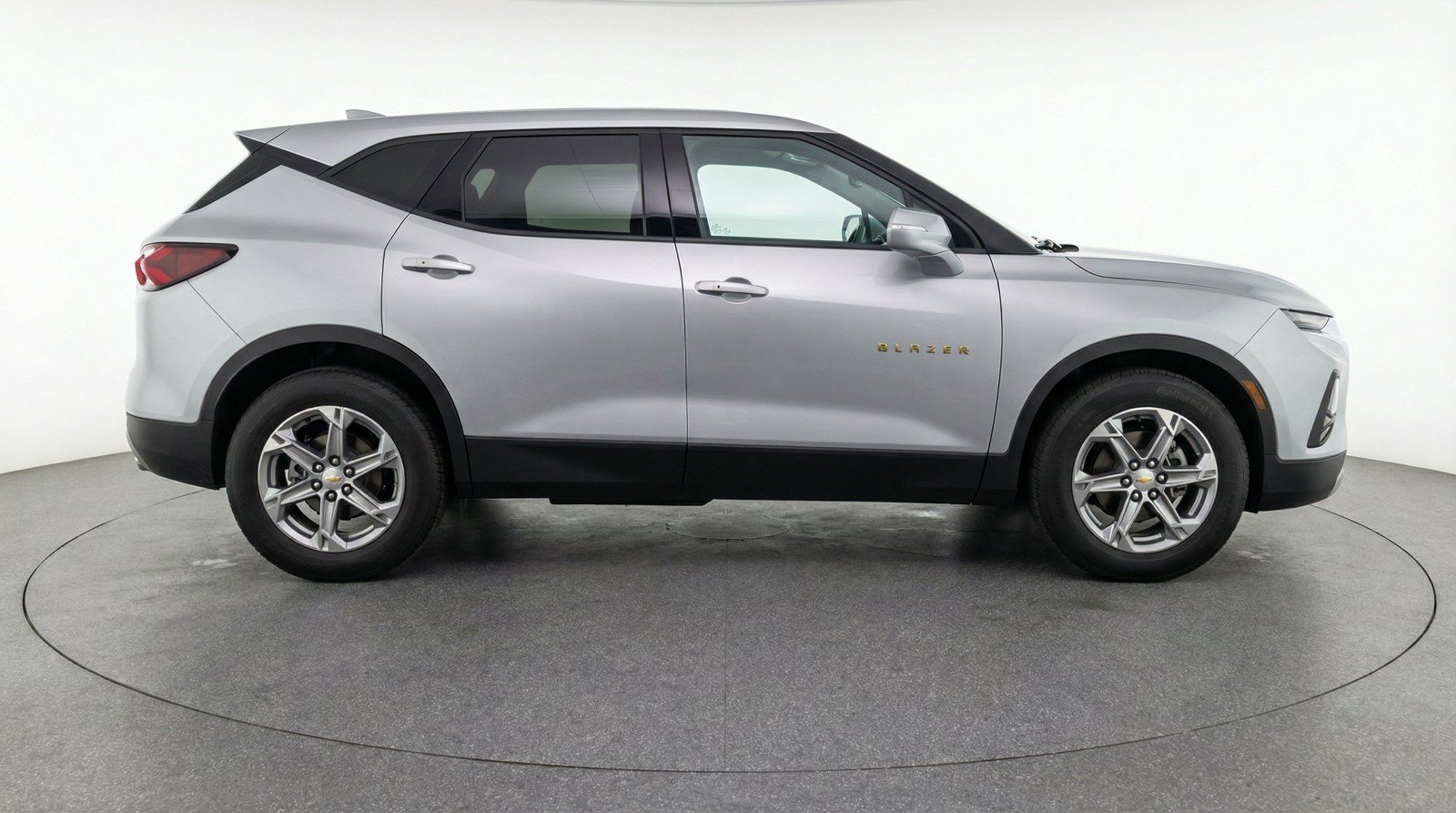 Used 2025 Chevrolet Blazer LT FWD image 11