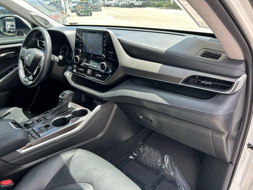 Used 2021 Toyota Highlander Limited AWD/4WD image 43