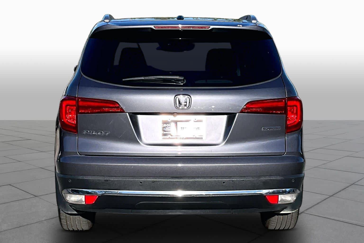 Used 2018 Honda Pilot Touring image 5