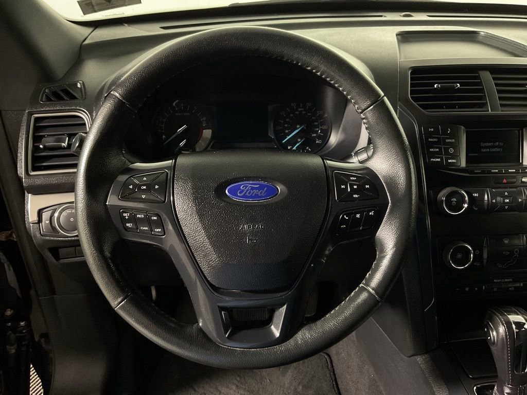 Used 2018 Ford Explorer XLT AWD/4WD image 25