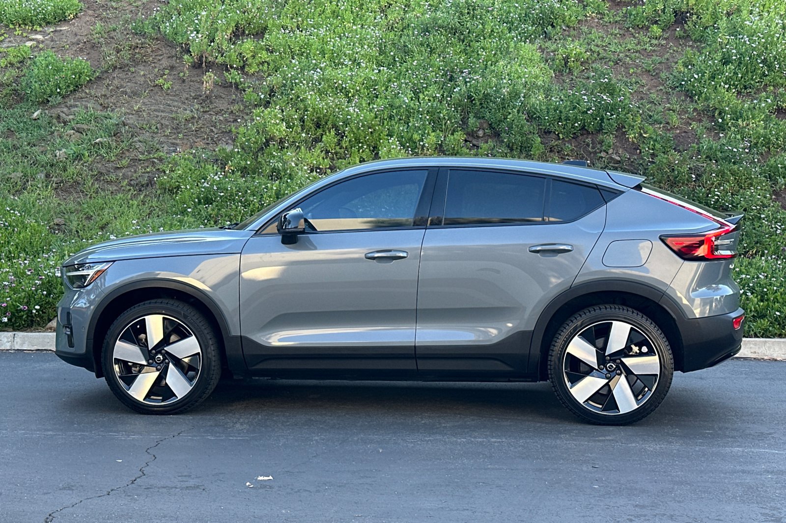 Certified 2023 Volvo C40 P8 Recharge Ultimate image 8