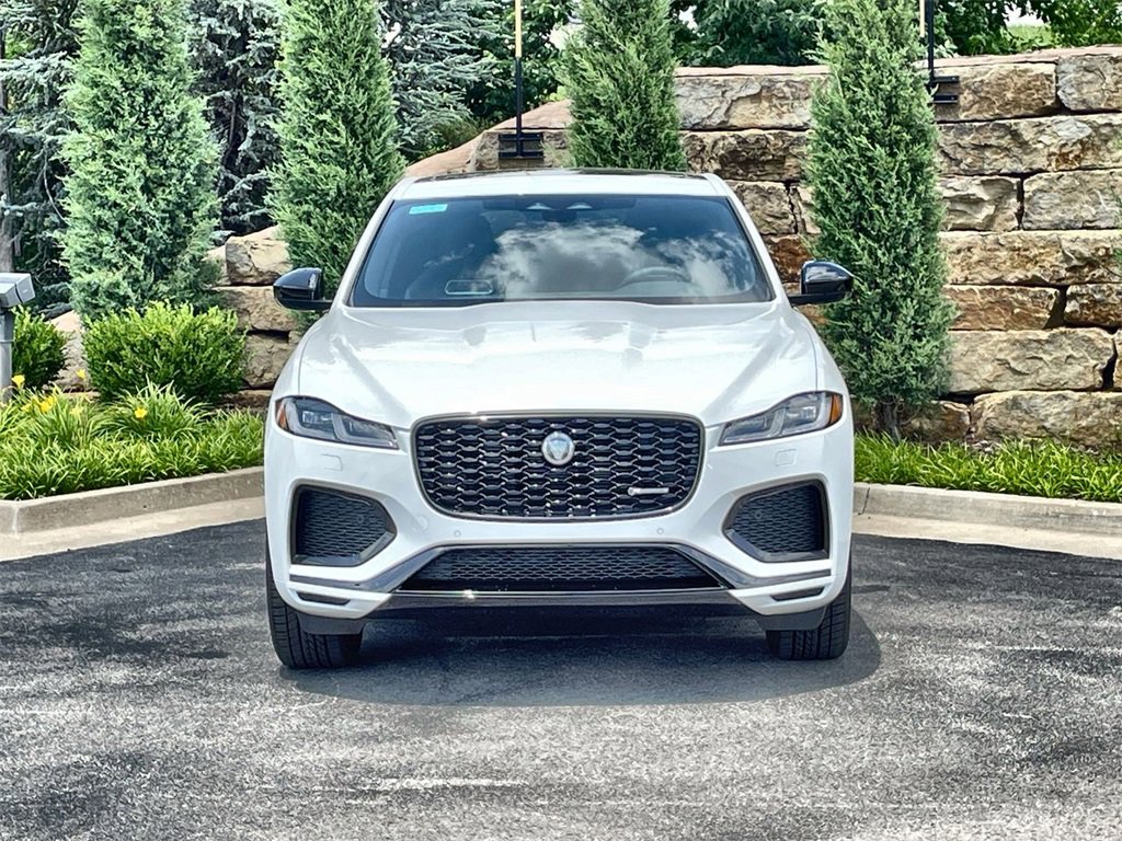 Used 2025 Jaguar F-PACE R-Dynamic S image 8