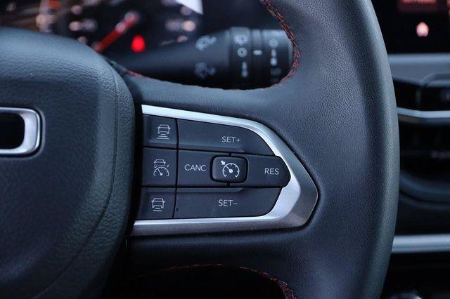 Used 2025 Jeep Compass Trailhawk AWD/4WD image 12