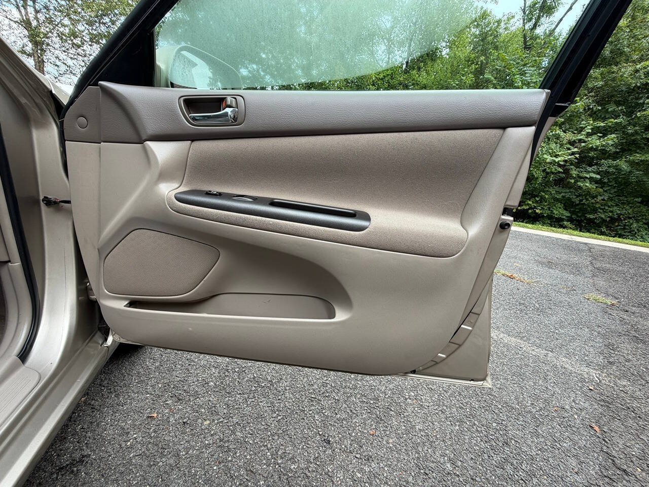 Used 2006 Toyota Camry LE FWD image 26