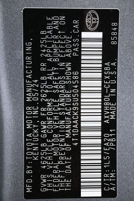 Used 2025 Toyota Camry SE FWD image 4