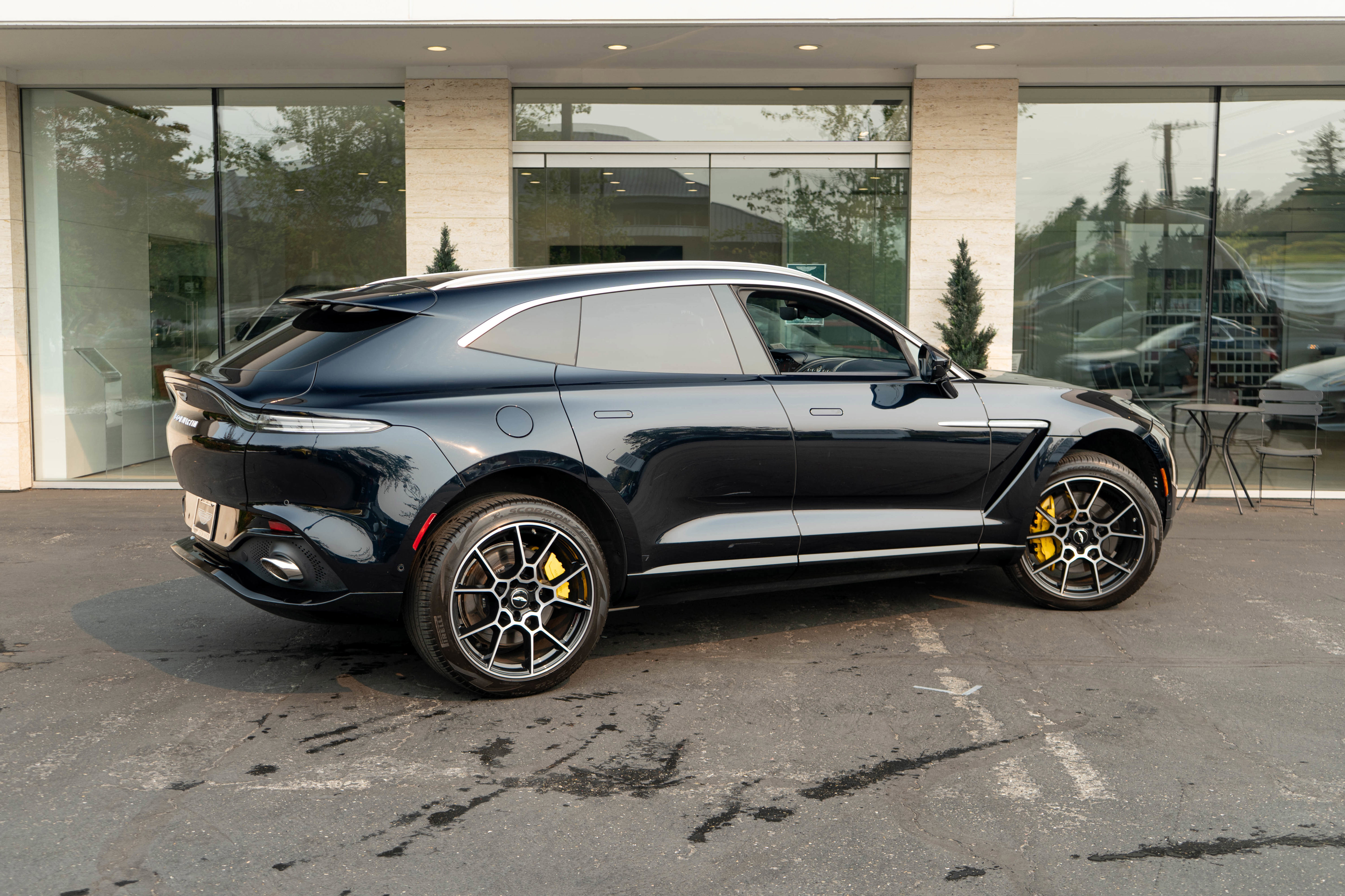 Used 2021 Aston Martin DBX image 51