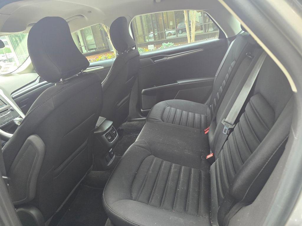 Used 2015 Ford Fusion SE FWD image 10