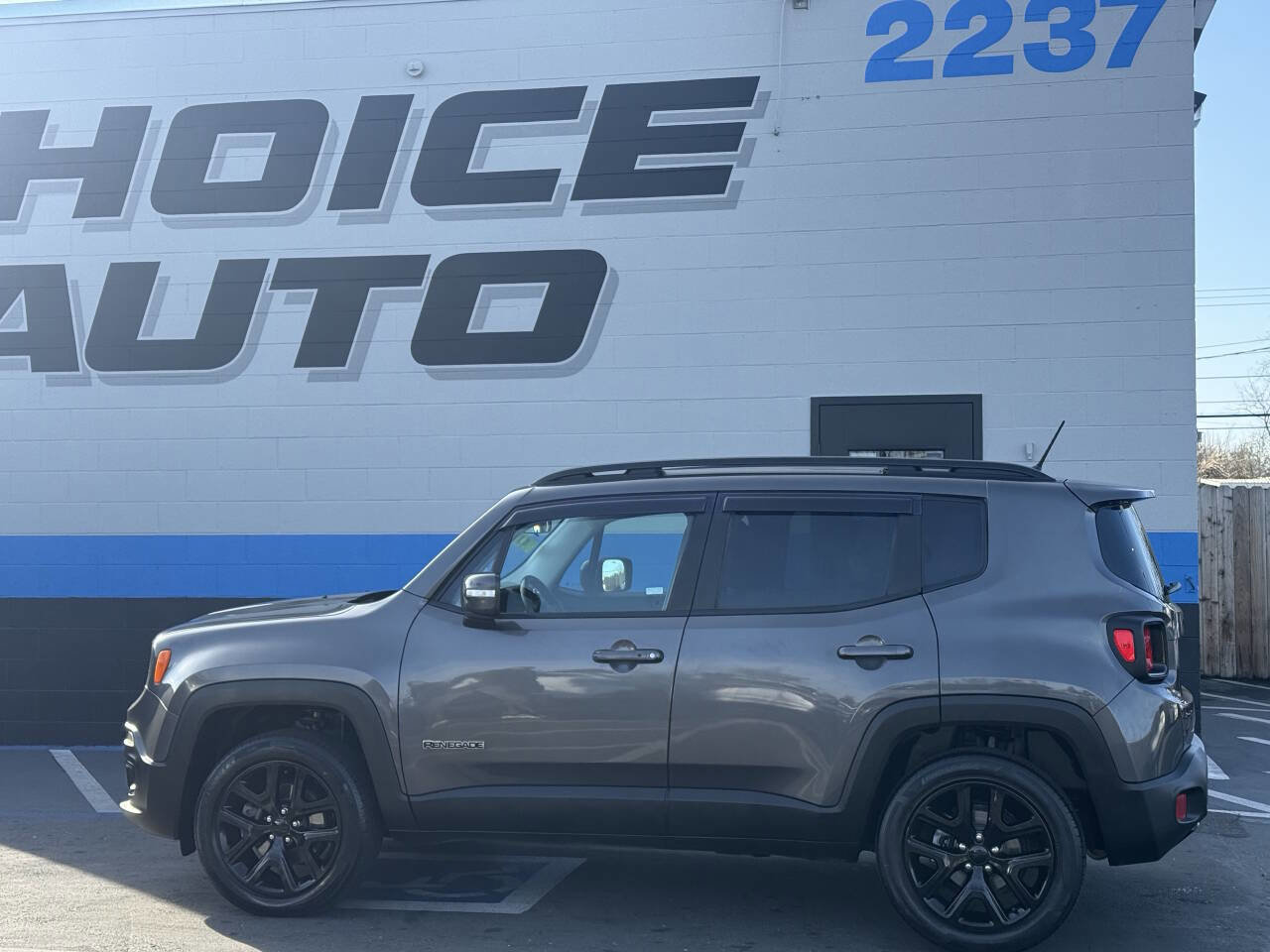 Used 2017 Jeep Renegade Altitude image 24