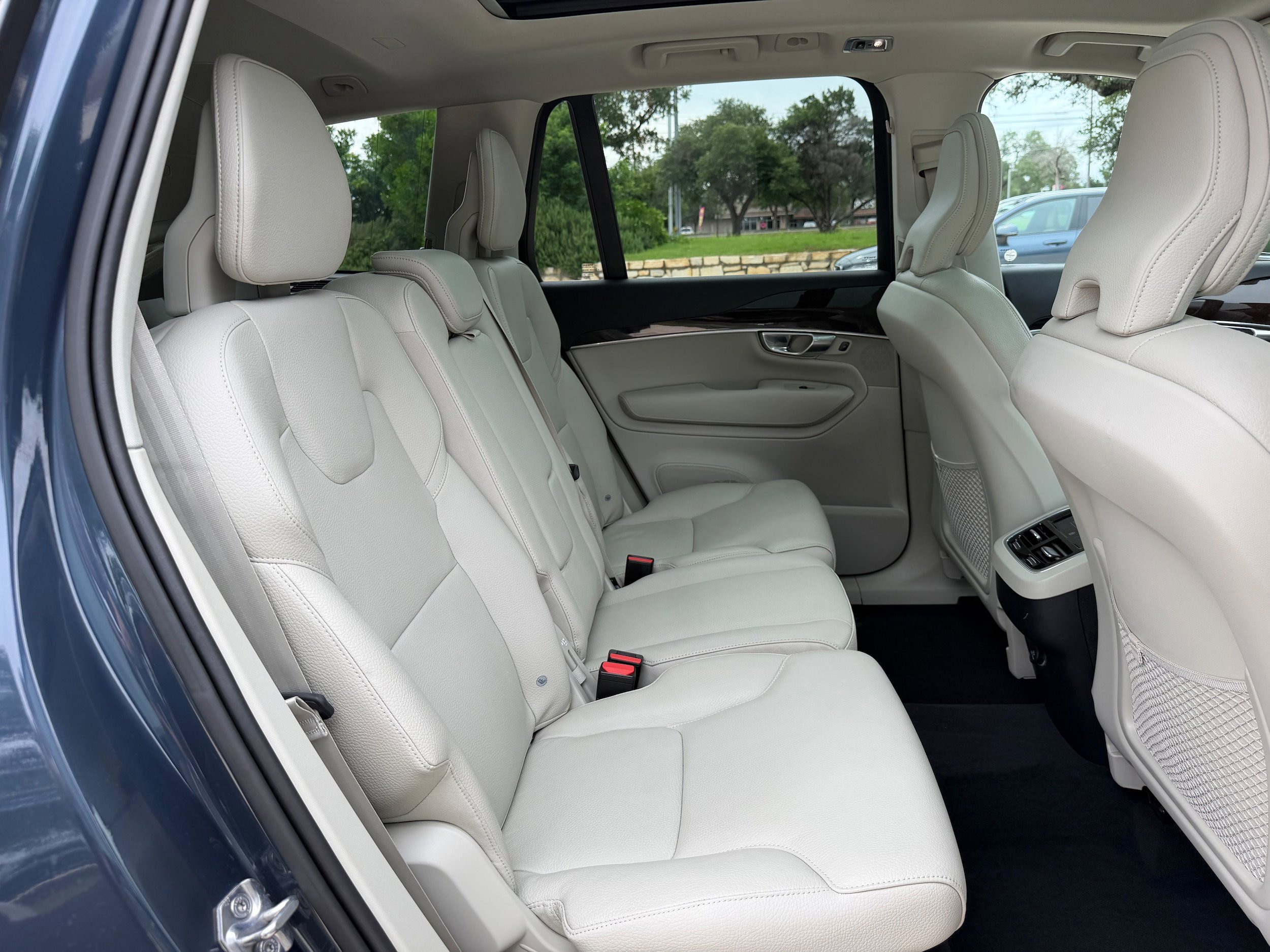 Used 2019 Volvo XC90 T5 Momentum w/ Protection Package Premier FWD image 12