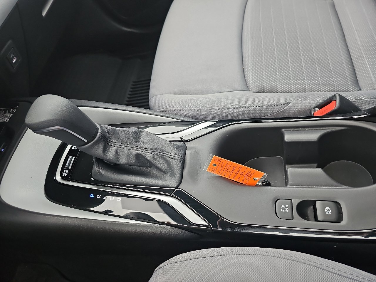 Used 2025 Toyota Corolla SE w/ SE Premium Package image 18