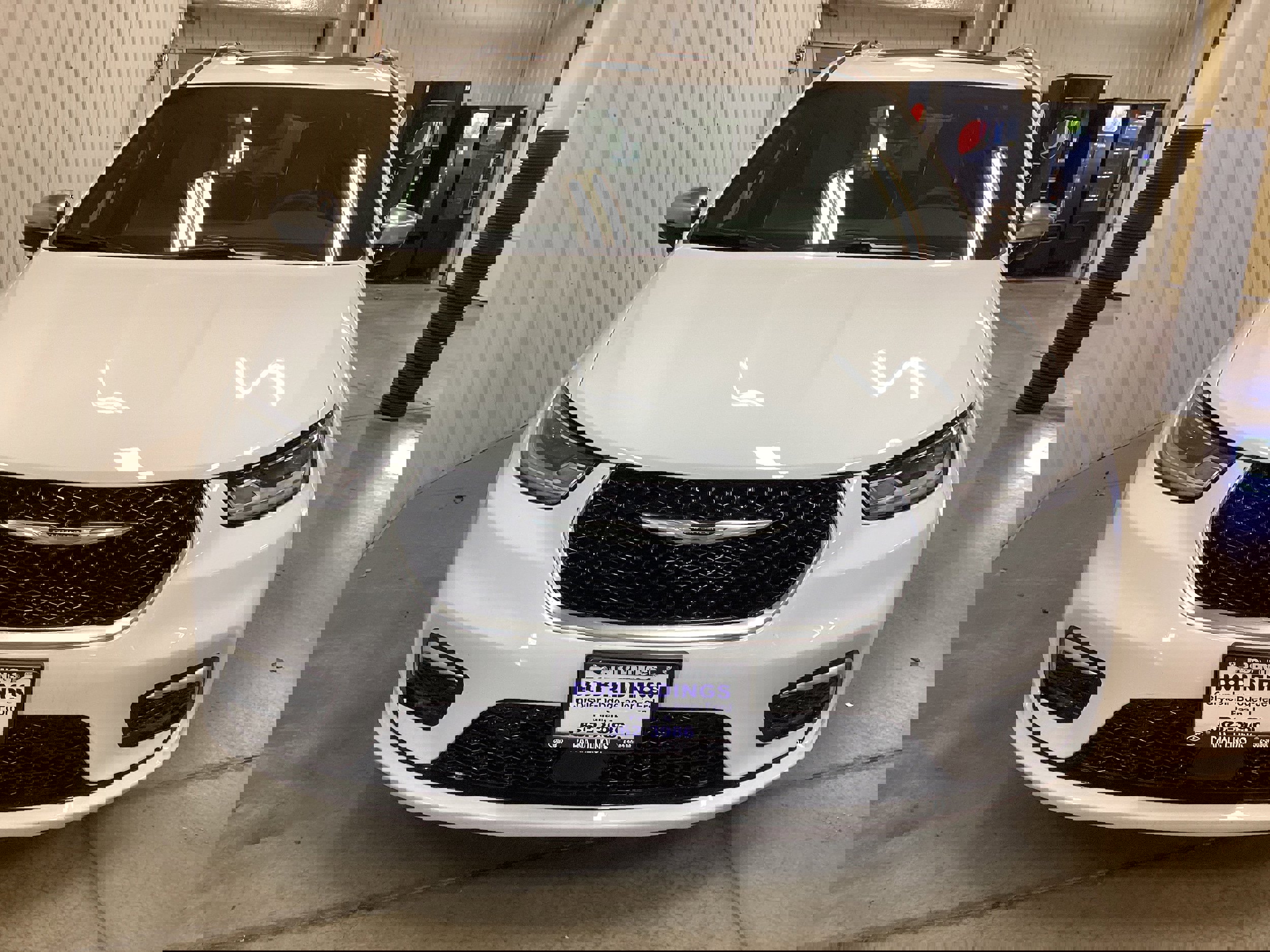 Used 2025 Chrysler Pacifica Pinnacle image 9