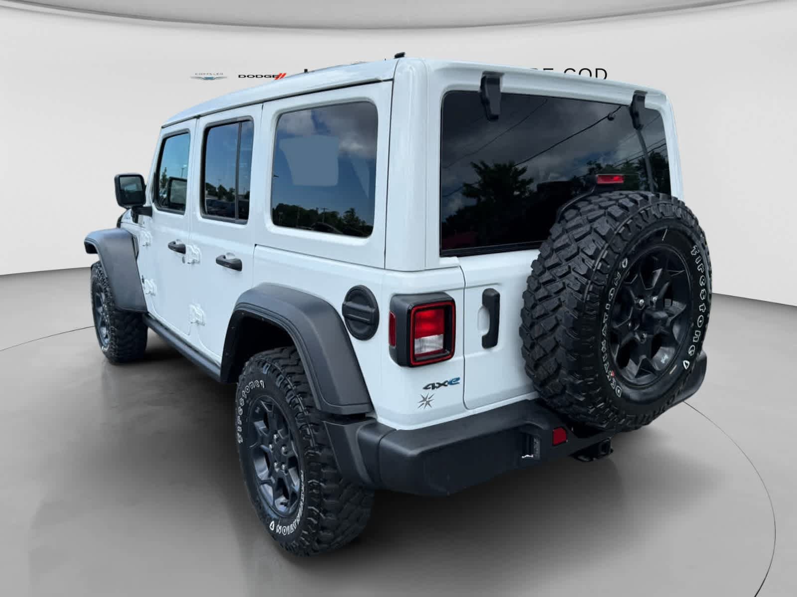 Used 2023 Jeep Wrangler Unlimited w/ Sun & Screen Package AWD/4WD image 9