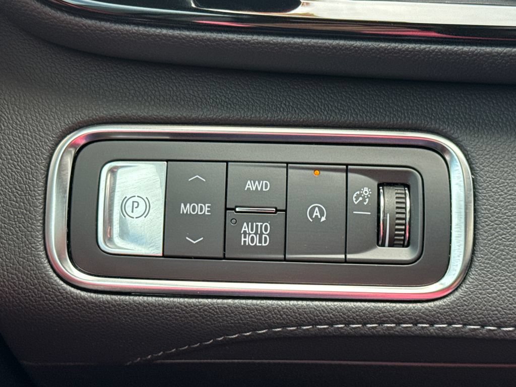 Certified 2025 Buick Enclave Avenir w/ Super Cruise Package AWD/4WD image 35