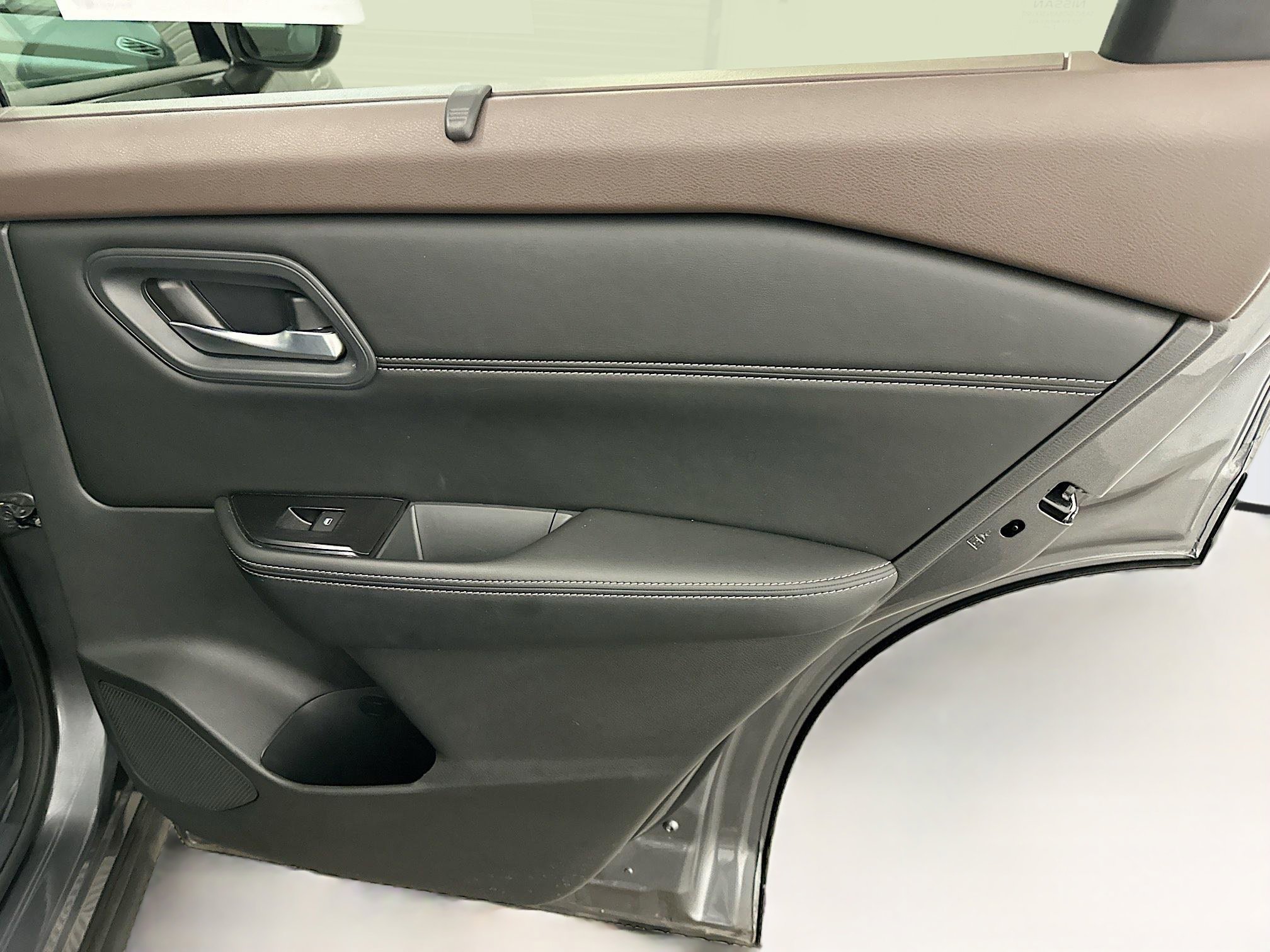 Used 2023 Nissan Rogue SV w/ SV Premium Package image 32