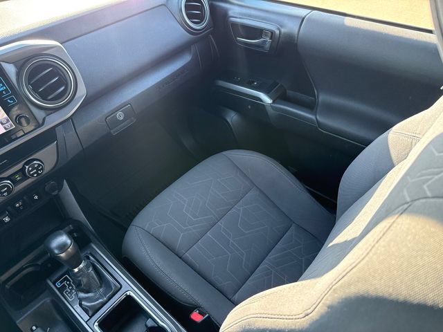 Used 2019 Toyota Tacoma TRD Off-Road w/ Technology Package AWD/4WD image 16