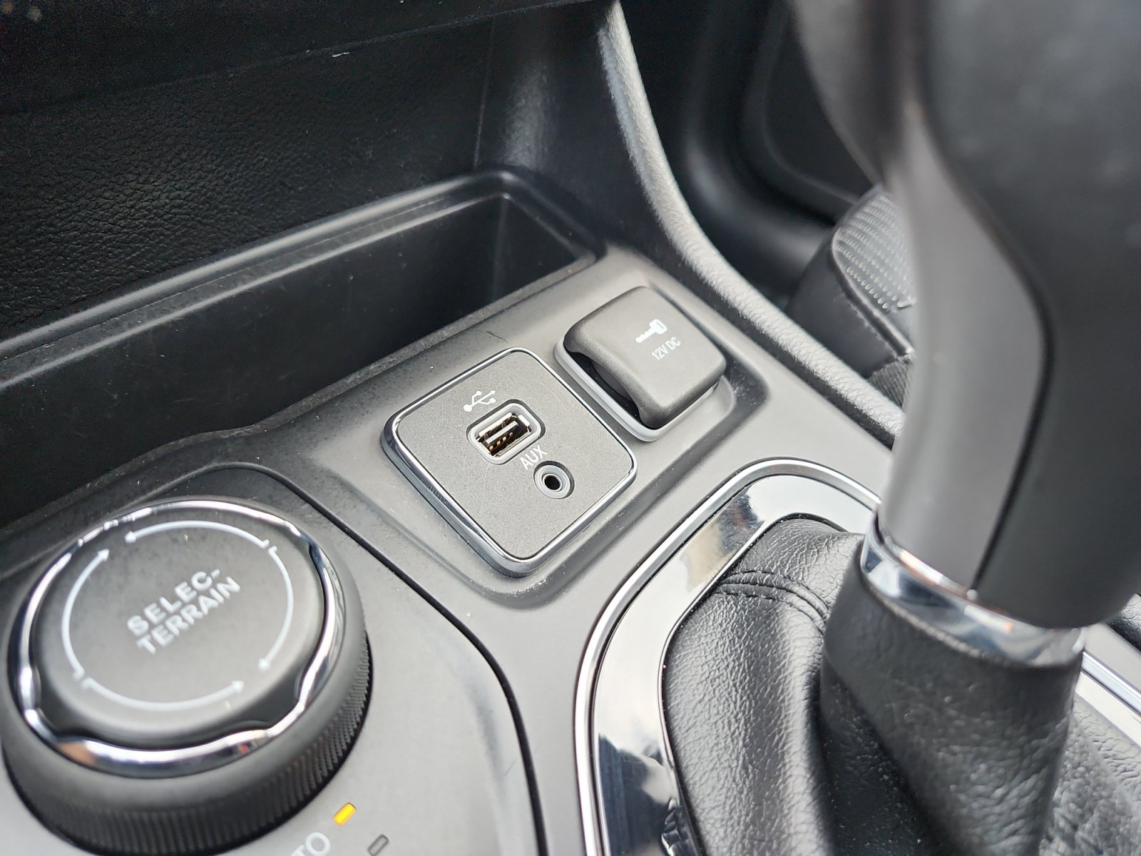 Used 2019 Jeep Cherokee Limited AWD/4WD image 23