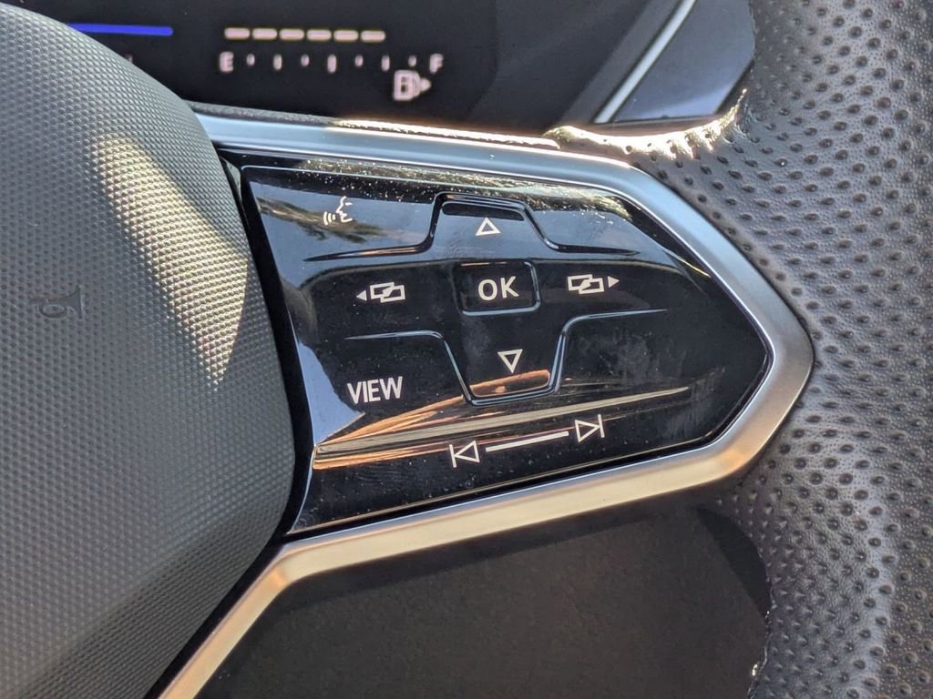 Used 2024 Volkswagen Tiguan SE R-Line image 9