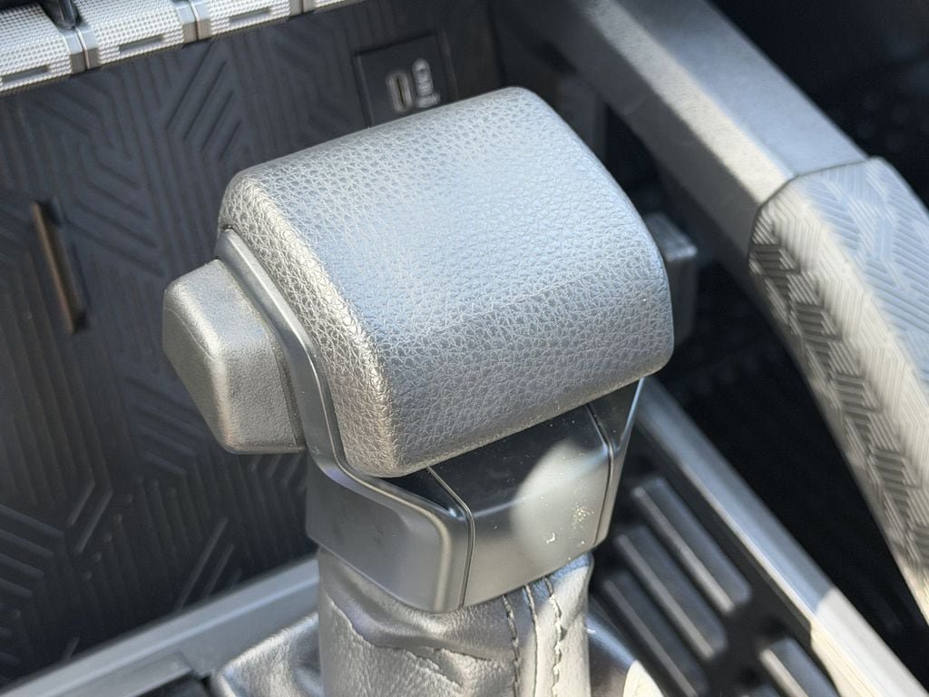 Used 2025 Toyota Tacoma SR AWD/4WD image 21