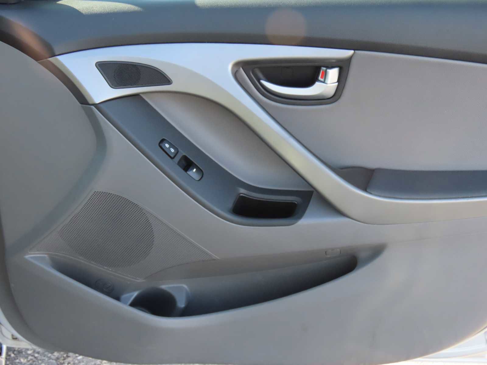 Used 2015 Hyundai Elantra Limited image 25