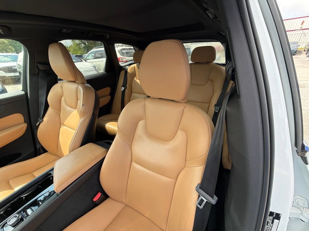 Used 2020 Volvo XC60 T5 Momentum w/ Protection Package AWD/4WD image 15