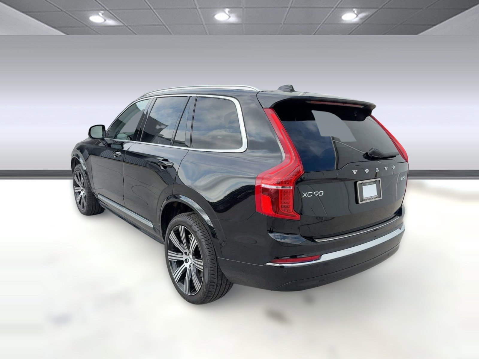 Certified 2024 Volvo XC90 B5 Plus w/ Protection Package Premier image 3