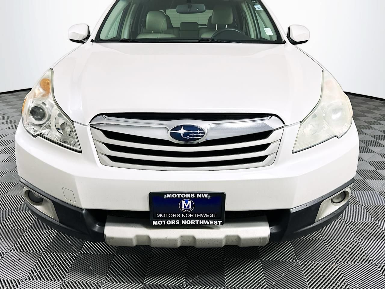 Used 2010 Subaru Outback 3.6R Limited AWD/4WD image 2
