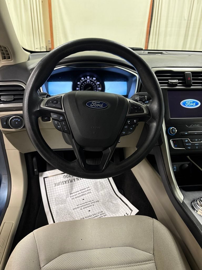 Used 2019 Ford Fusion SE FWD image 12