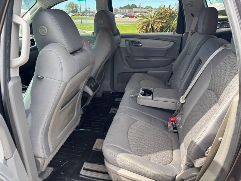 Used 2015 Chevrolet Traverse LT w/ Style and Technology Package FWD image 13