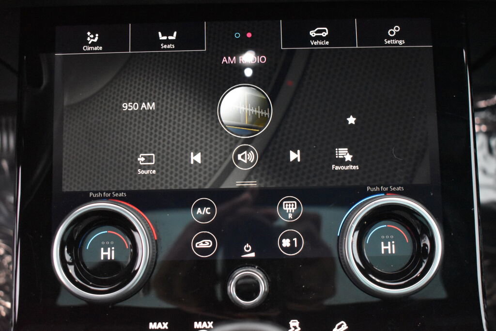 Used 2020 Land Rover Range Rover Evoque SE image 22