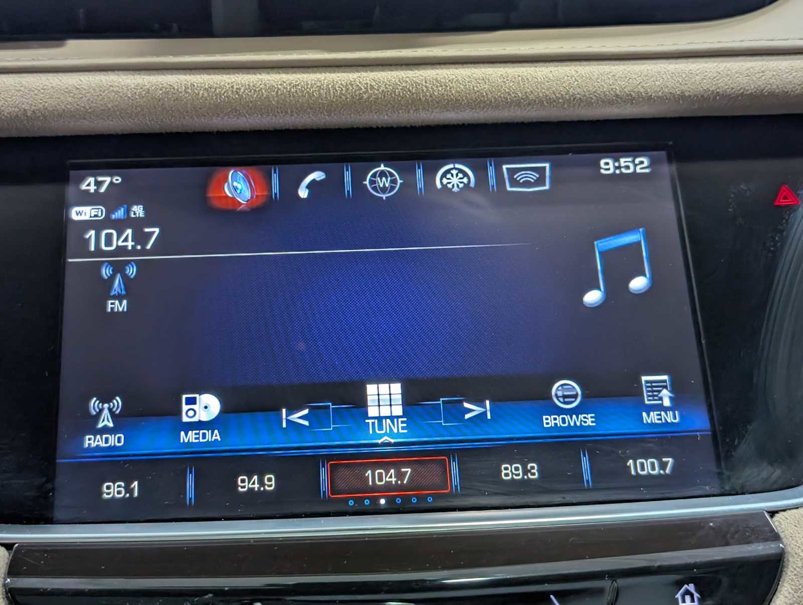 Used 2018 Cadillac XT5 Platinum w/ Driver Assist Package AWD/4WD image 25