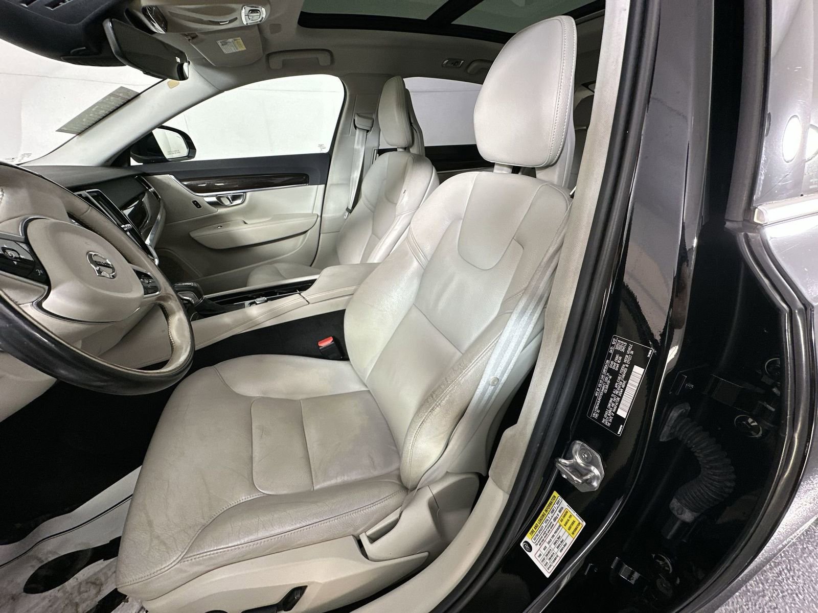 Used 2018 Volvo S90 T5 Momentum w/ Convenience Package image 11