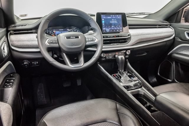 Certified 2025 Jeep Compass Latitude AWD/4WD image 7