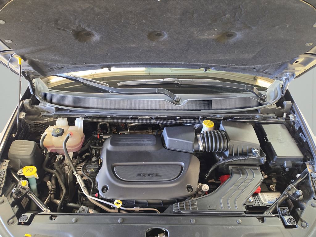 Certified 2023 Chrysler Pacifica Touring-L image 9