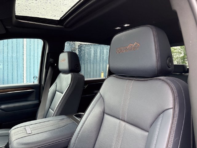 Used 2024 Chevrolet Silverado 2500 High Country w/ Technology Package AWD/4WD image 9