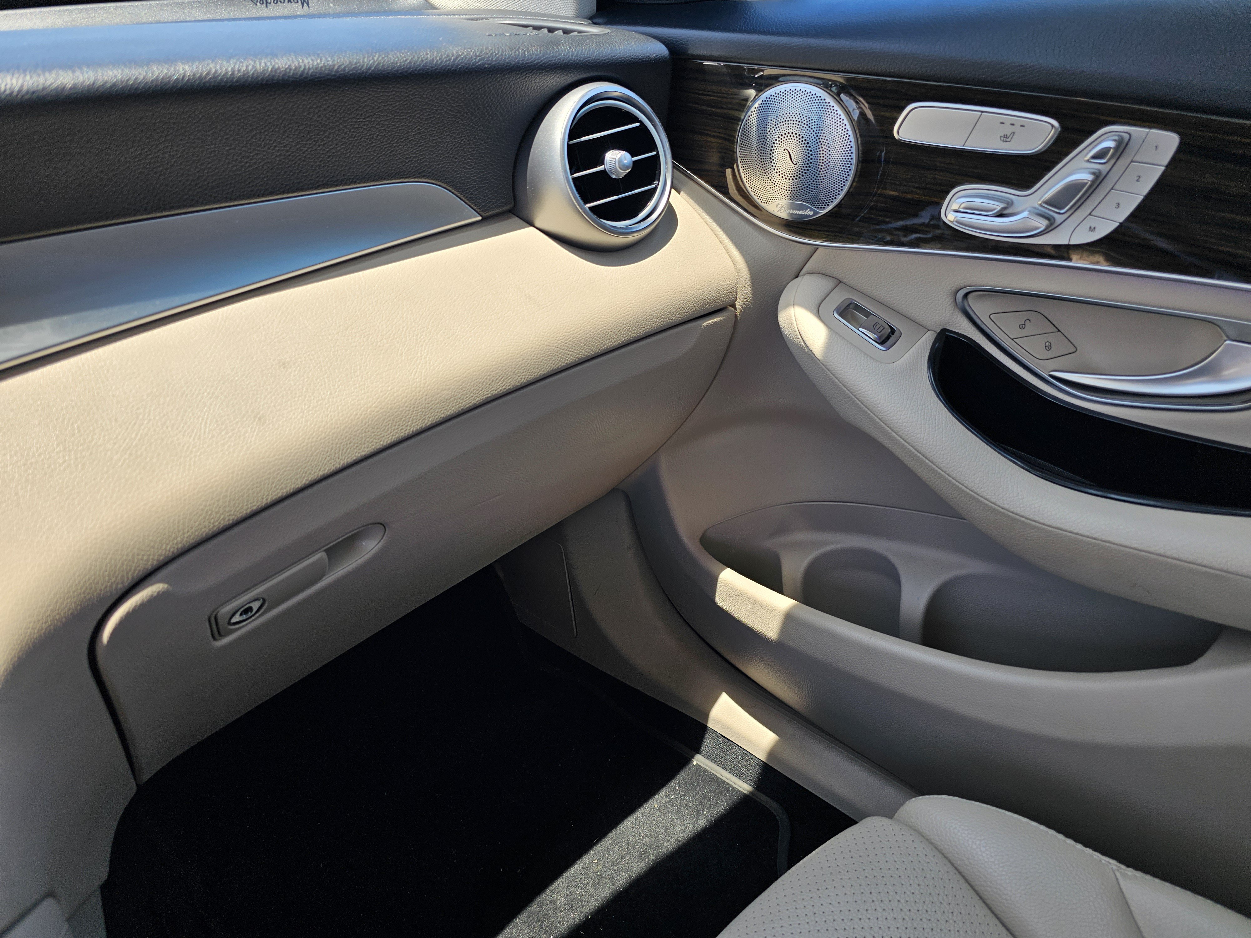 Used 2020 Mercedes-Benz GLC 300 image 24