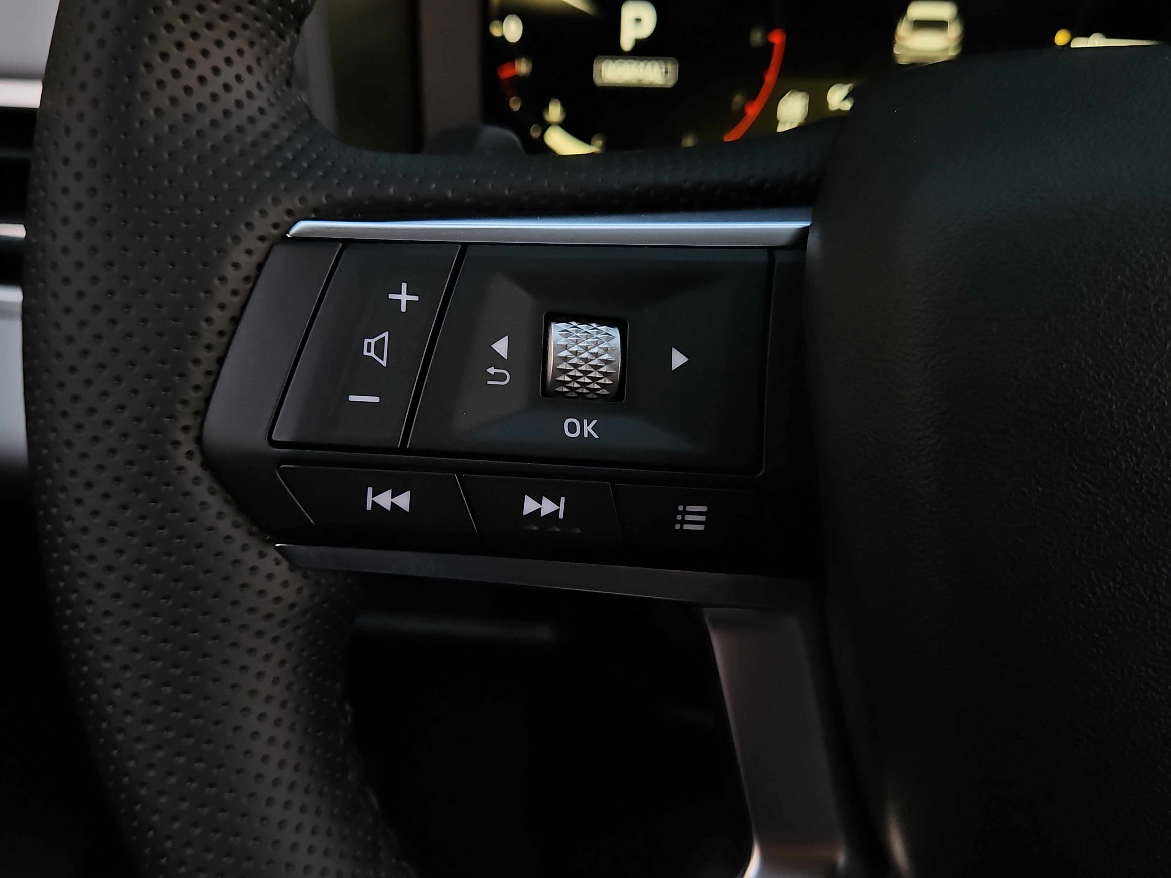 New 2025 Mitsubishi Outlander SE image 13